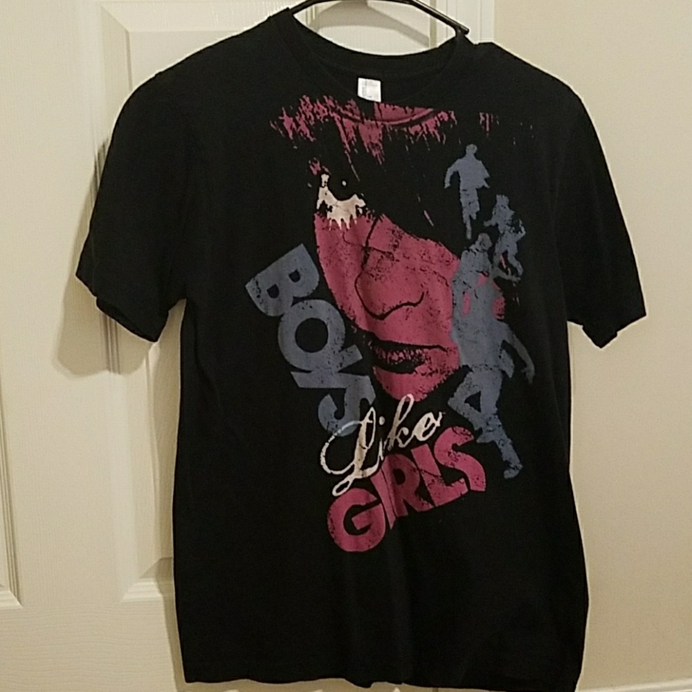 Boys like girls black graphic tee