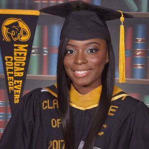 Meet your Posher, Danielle