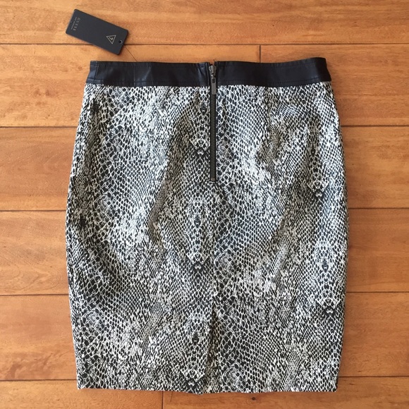 NWT GUESS Snakeskin Snake Pencil Bodycon Skirt - Picture 3 of 4