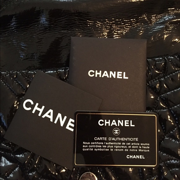 Chanel Patent Vinyl Graphic Edge Flap Shoulder Bag - Picture 6 of 7