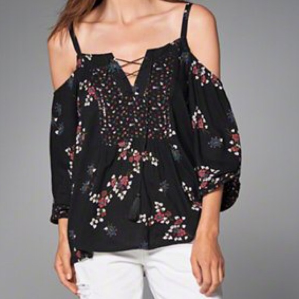 NWT cold shoulder floral Lace up blouse