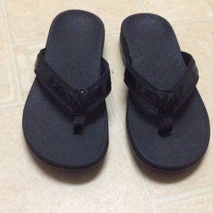 Vionic black comfort slip on sandals size 8