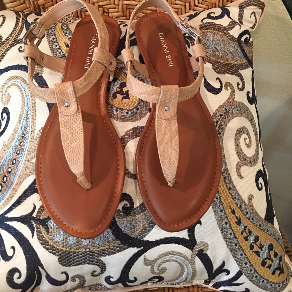 Gianni Bini sandals