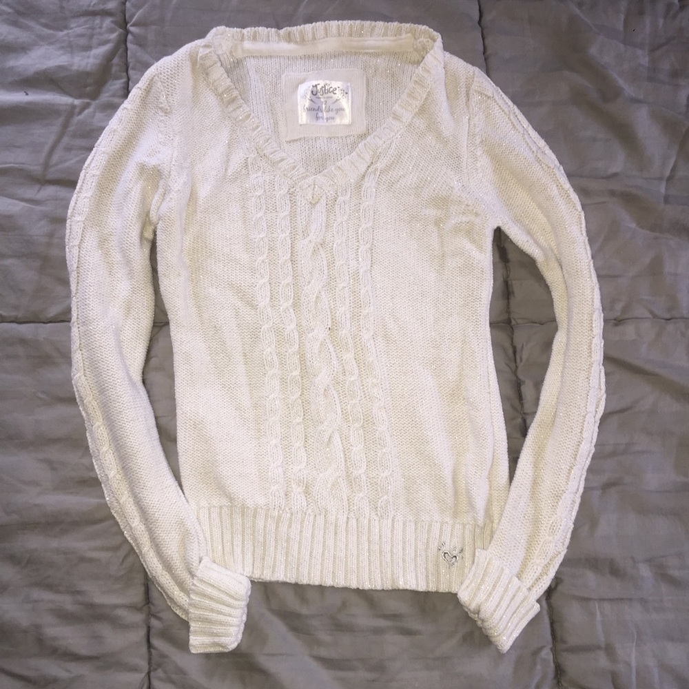 WHITE KNITTED SWEATER