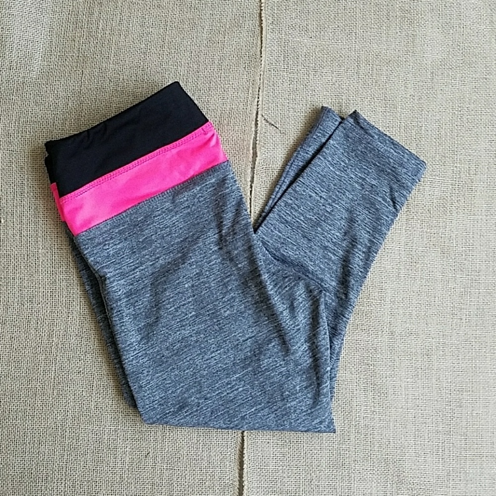 Medium Take A Walk Exercise Capri Pants
