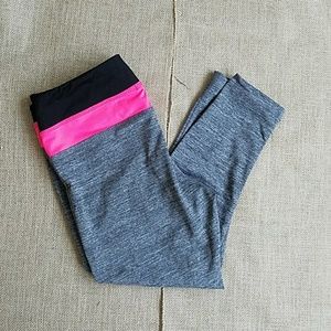 Medium Take A Walk Exercise Capri Pants