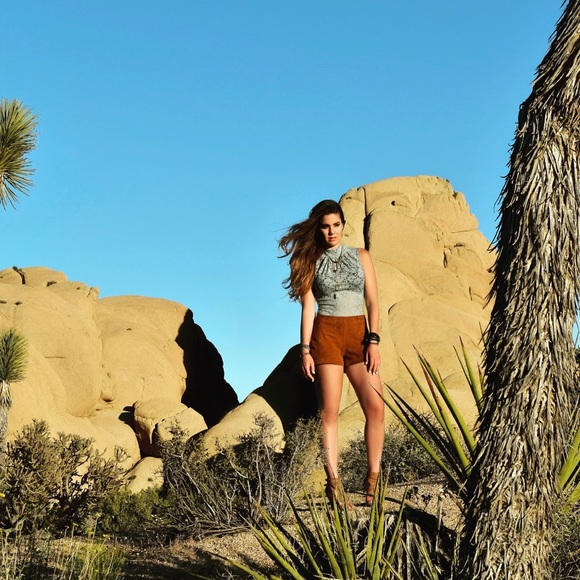 Meet your Posher, JLynn - Picture 2 of 8