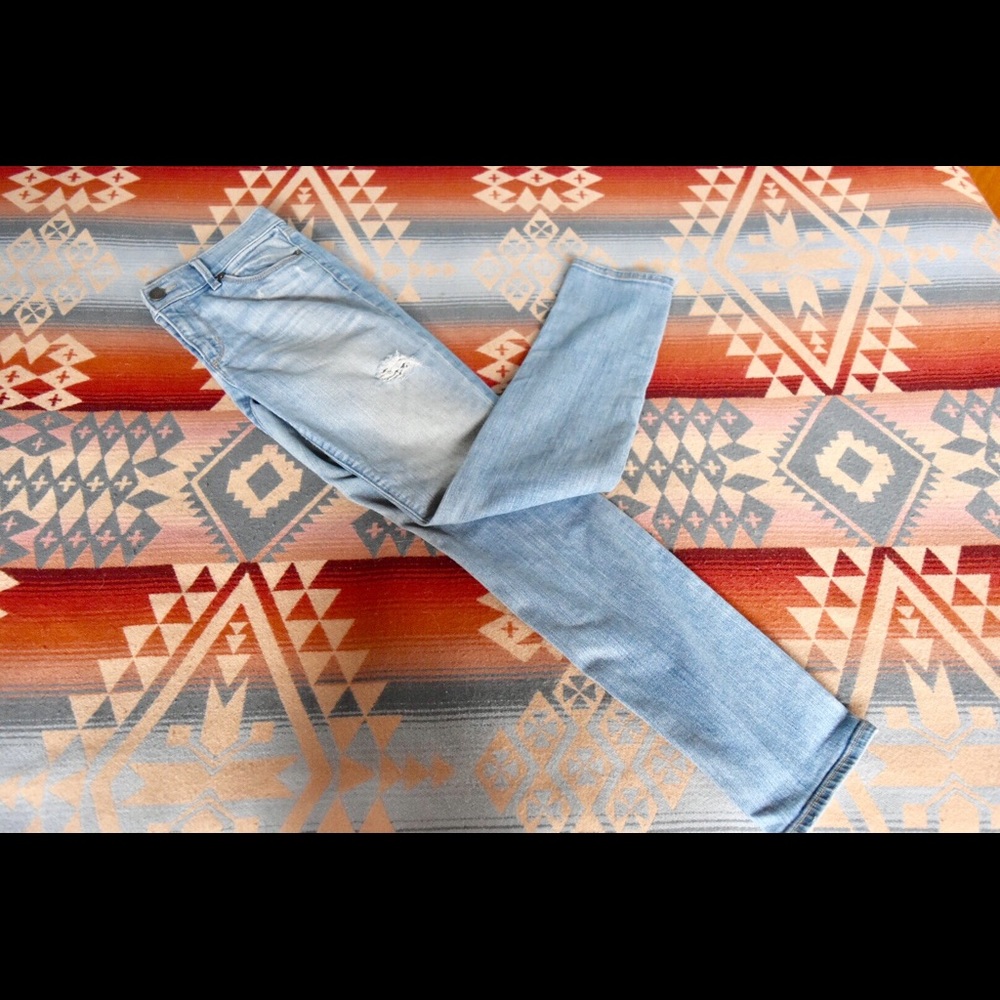 FINAL PRICE DROP Comfy light wash jeans