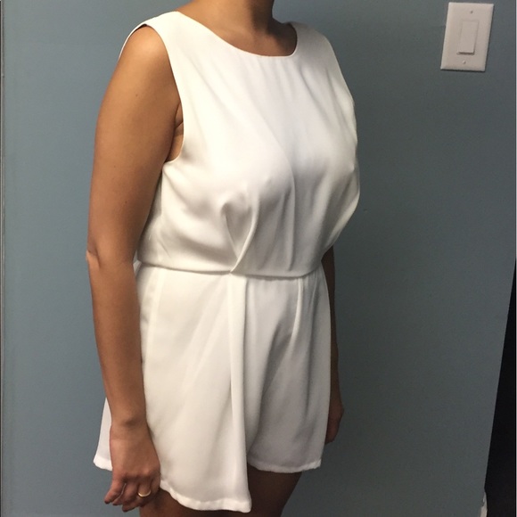 White romper - Picture 4 of 4