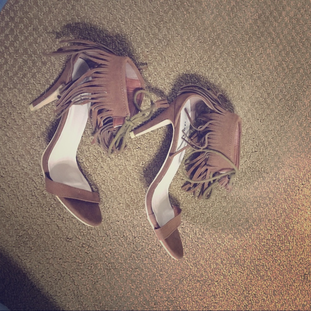 Suede heel with fringe