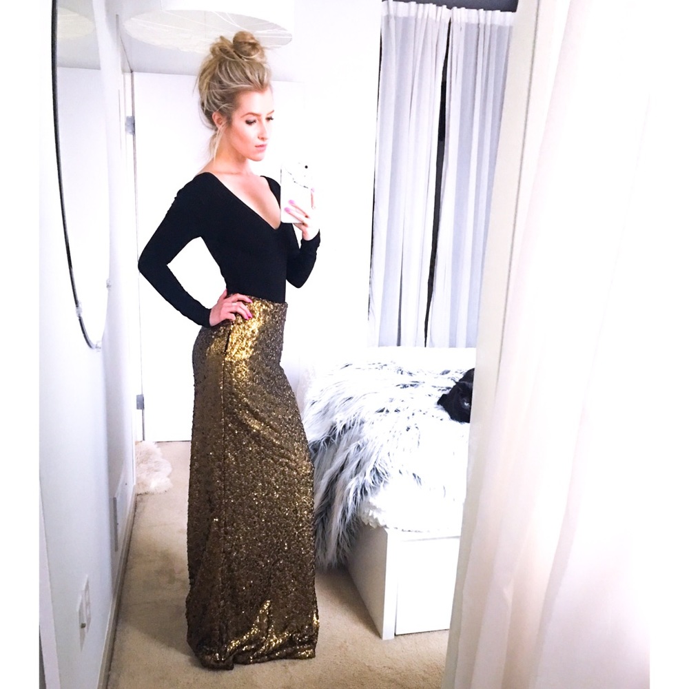 NWOT Nasty Gal gold sequin skirt