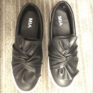 Mia Zoe Black Bow Sneakers - Worn Once