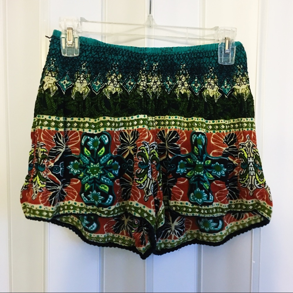 Patterned flowy shorts