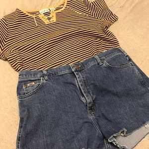 🦄Lace up border crop top