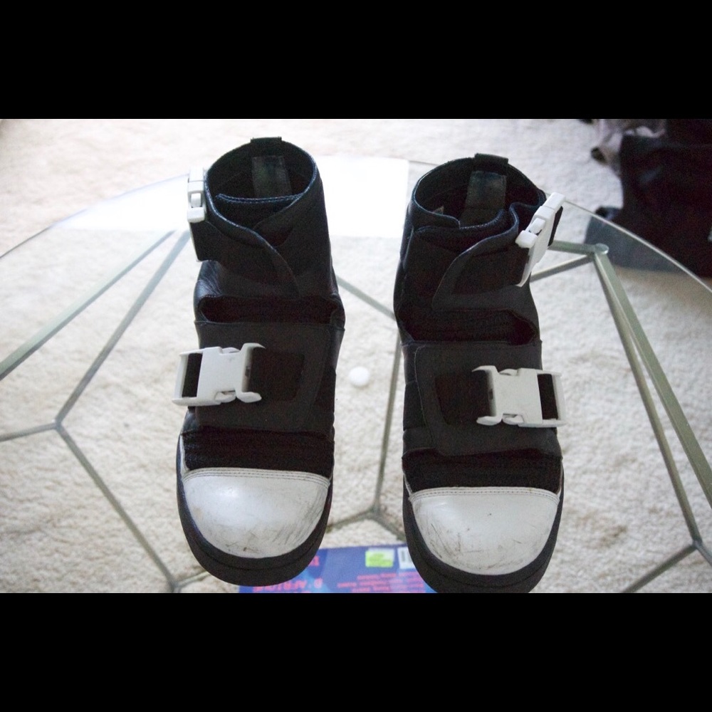 Adidas SLVR Moonboot Black