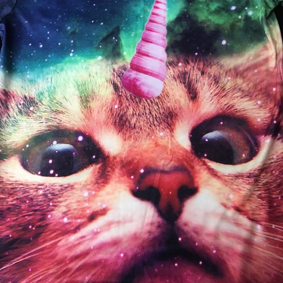 🌈 Kitty-corn Rainbow T-shirt 🌈 - Picture 2 of 2
