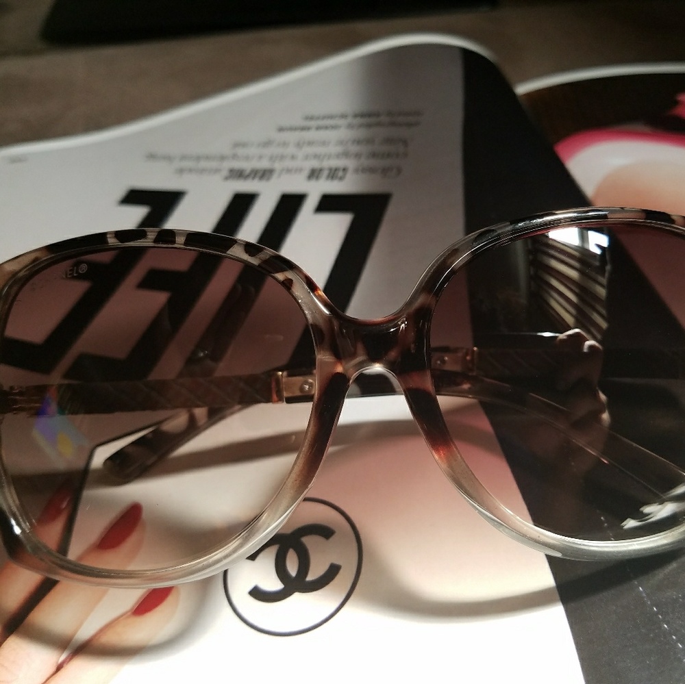 Leopard print C's sunglasses.