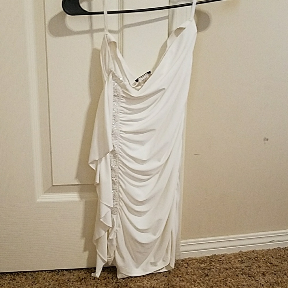 White sleeveless blouse with side beading