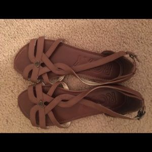 ROXY SANDALS WORN ONCE SIZE 7