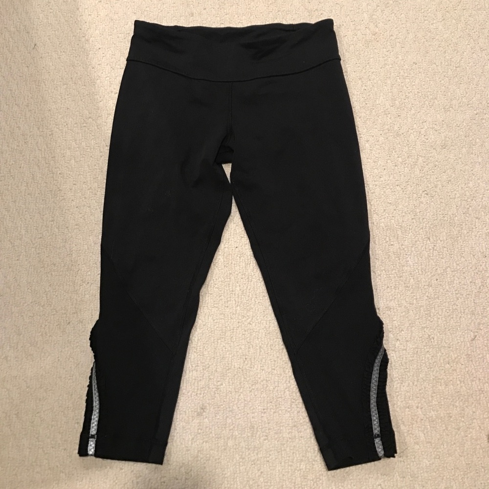 Black cropped lululemon leggings