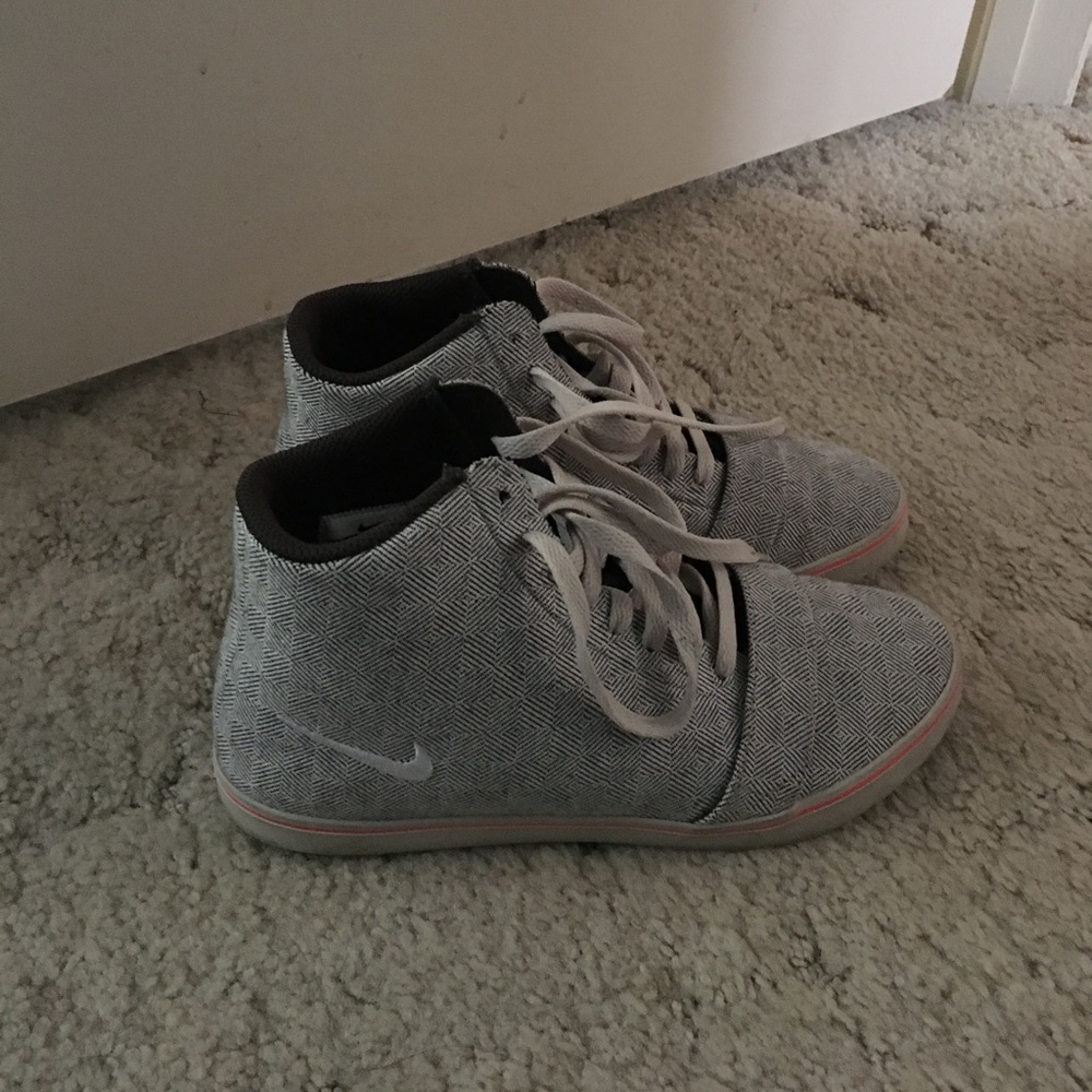 Nike Balsa Mid Lite 6.0 High Top Sneakers