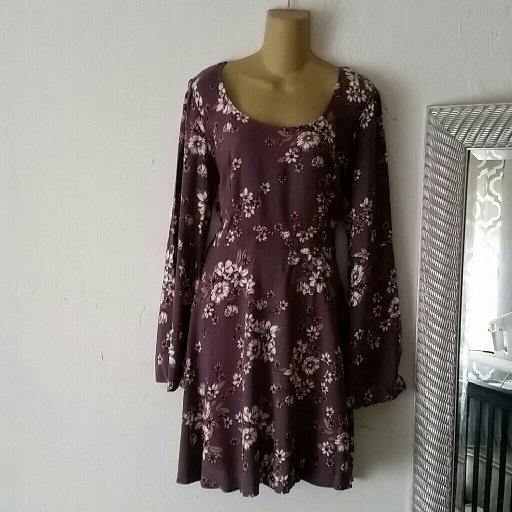 NWOT Floral bell sleeve dress