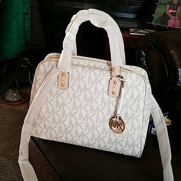 Michael Kors Handbags - Michael Kors Lrg Satchel