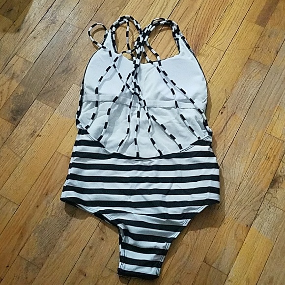High quality New White black Striped monokini swimsuit - Picture 3 of 4