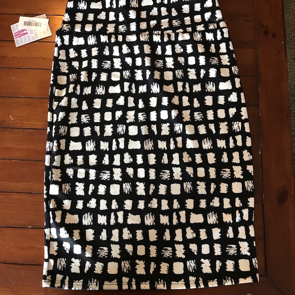 medium Lularoe Cassie