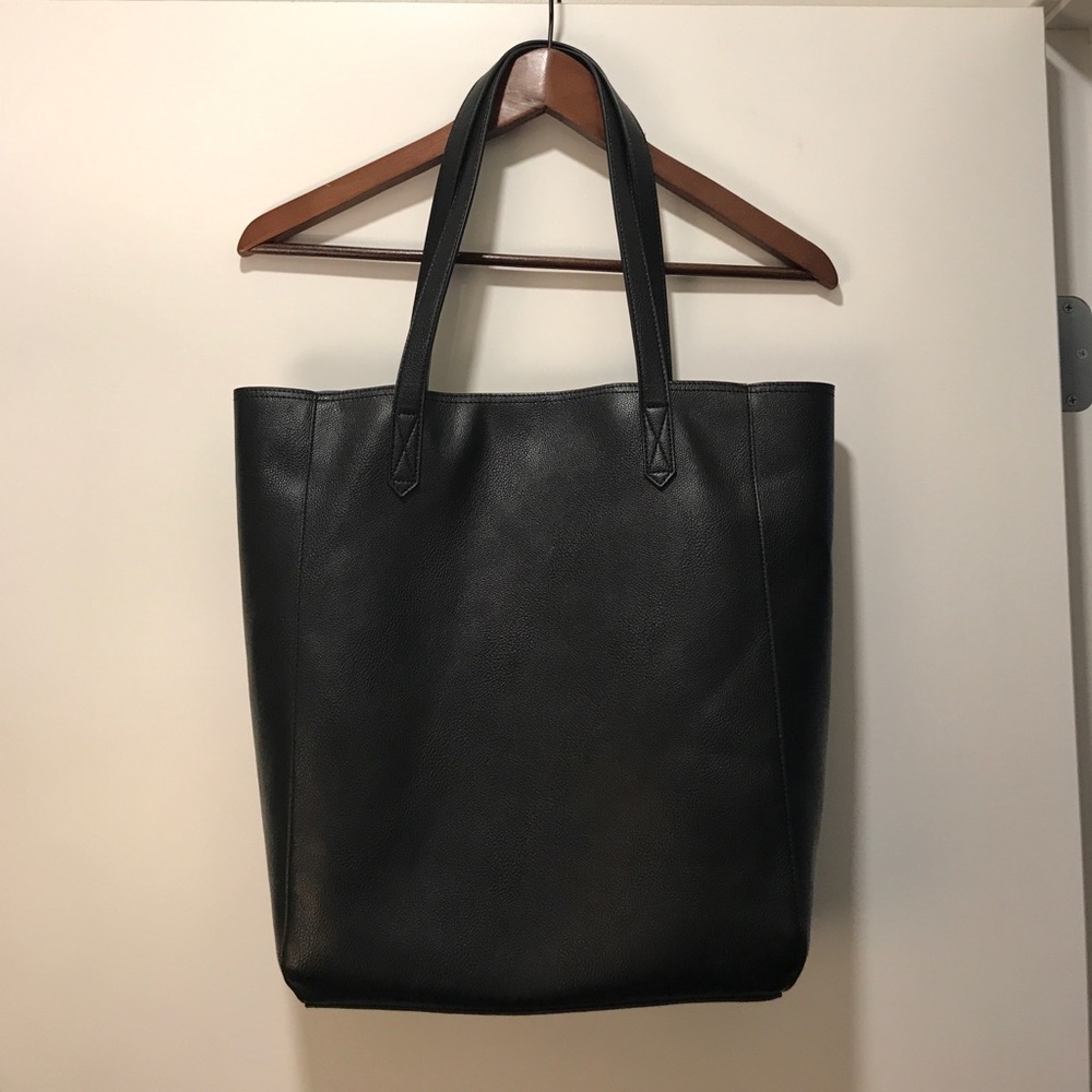 Black leatherette shoulder bag