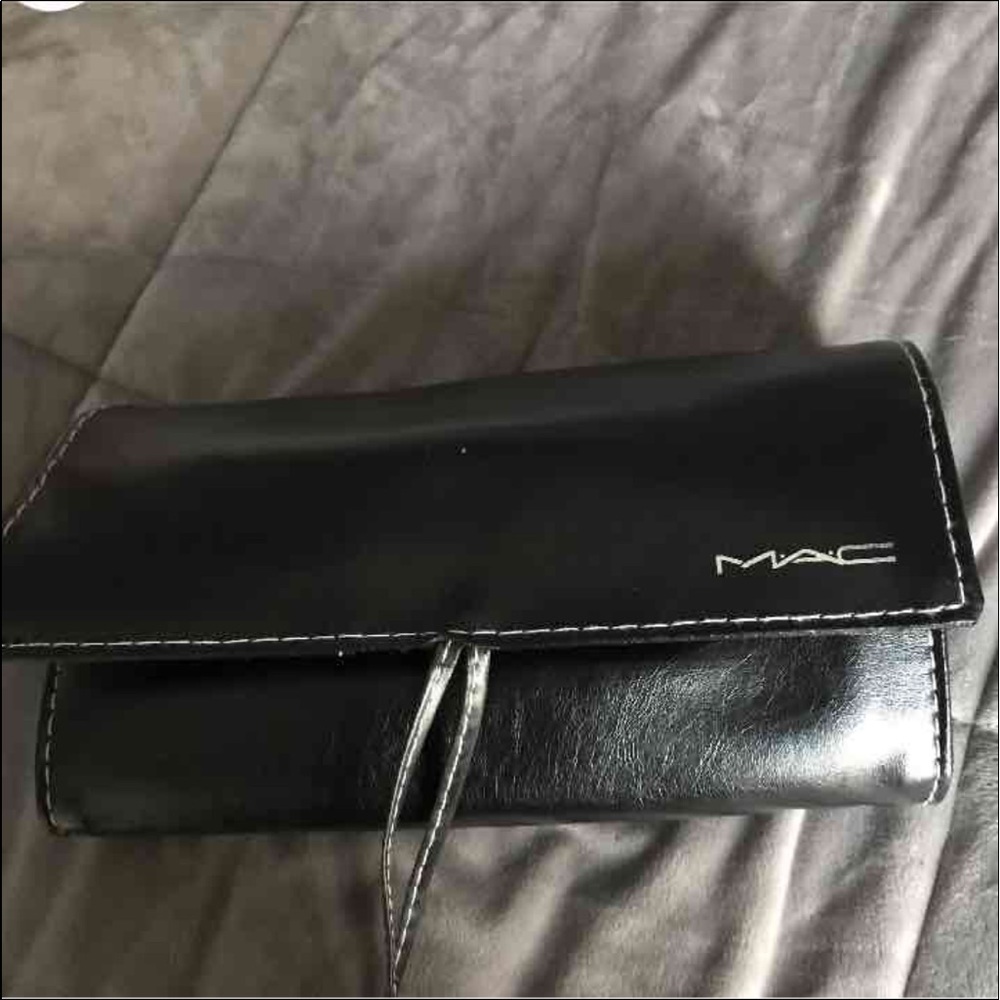 Mac makeup brushes