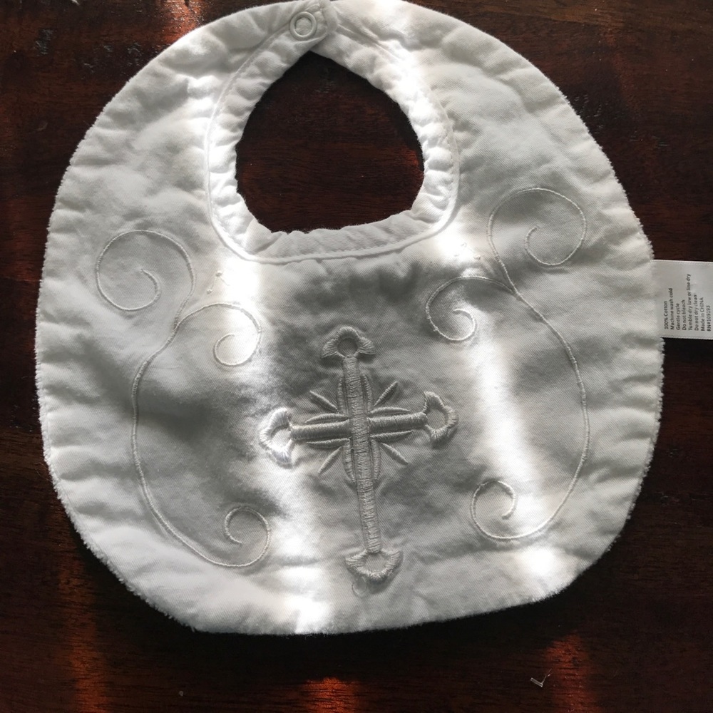 Baby bib never washed never used