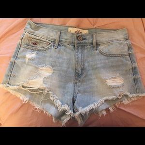 🎉SOLD🎊Distressed cut-off size 3 hollister shorts