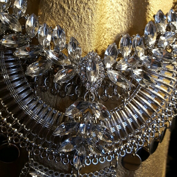 ❤NWT Extravagant Boho Tribal necklace - Picture 3 of 4