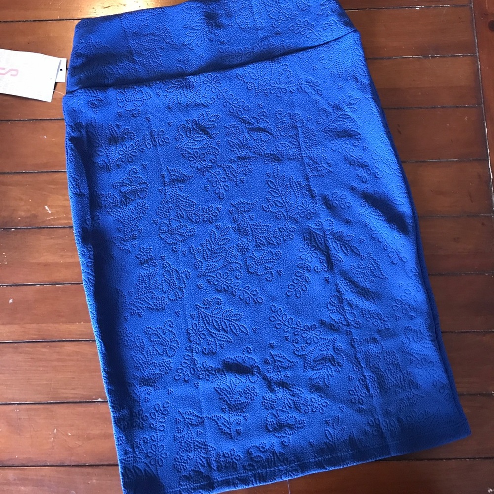 Small Lularoe Cassie