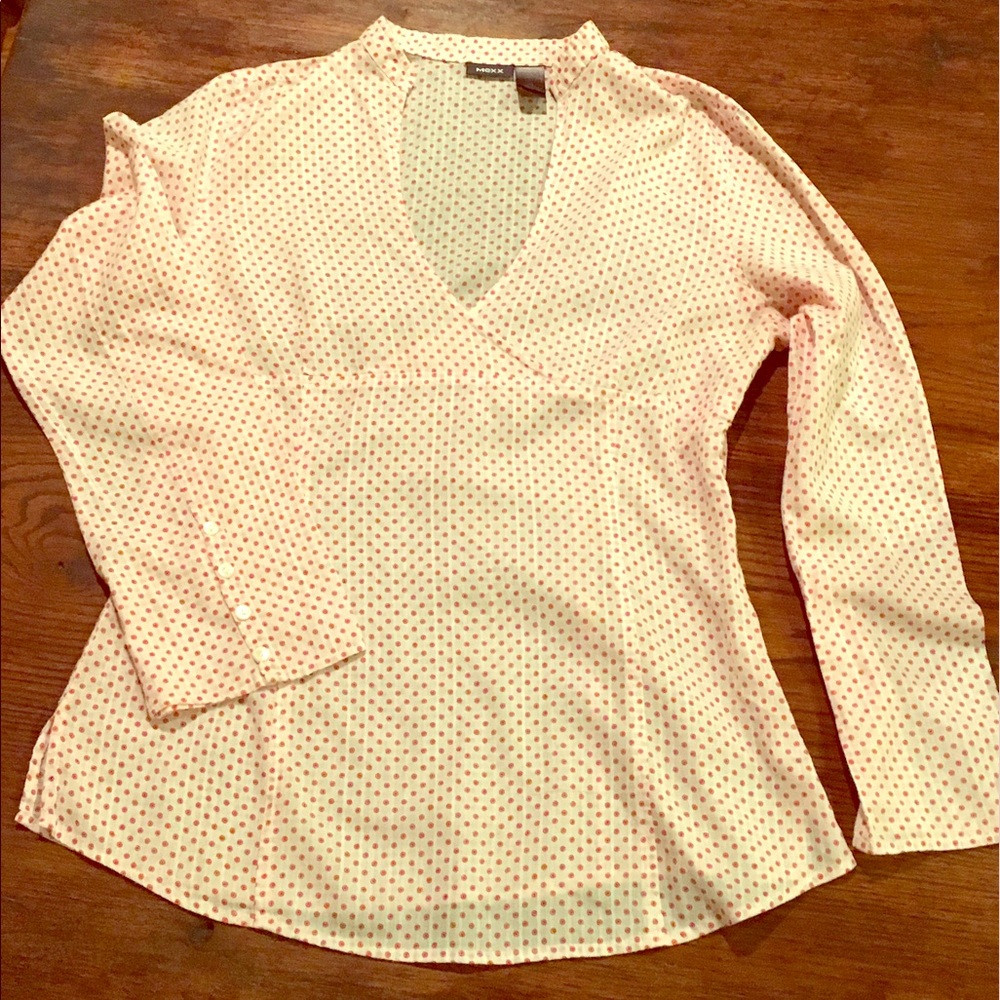 Fun Top with great detail. Wear with👖 or shorts.