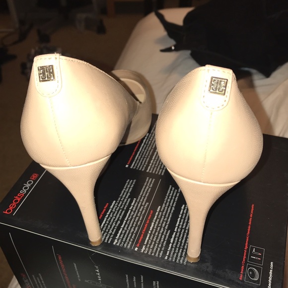 Ivanka Trumph Open Toe Nude Pumps - Picture 3 of 4