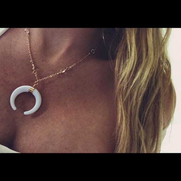 (Last one!) Horn necklace - Picture 4 of 4