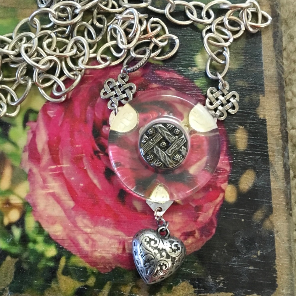 SIlver tone links lucite funky piece w/❤️ Necklace