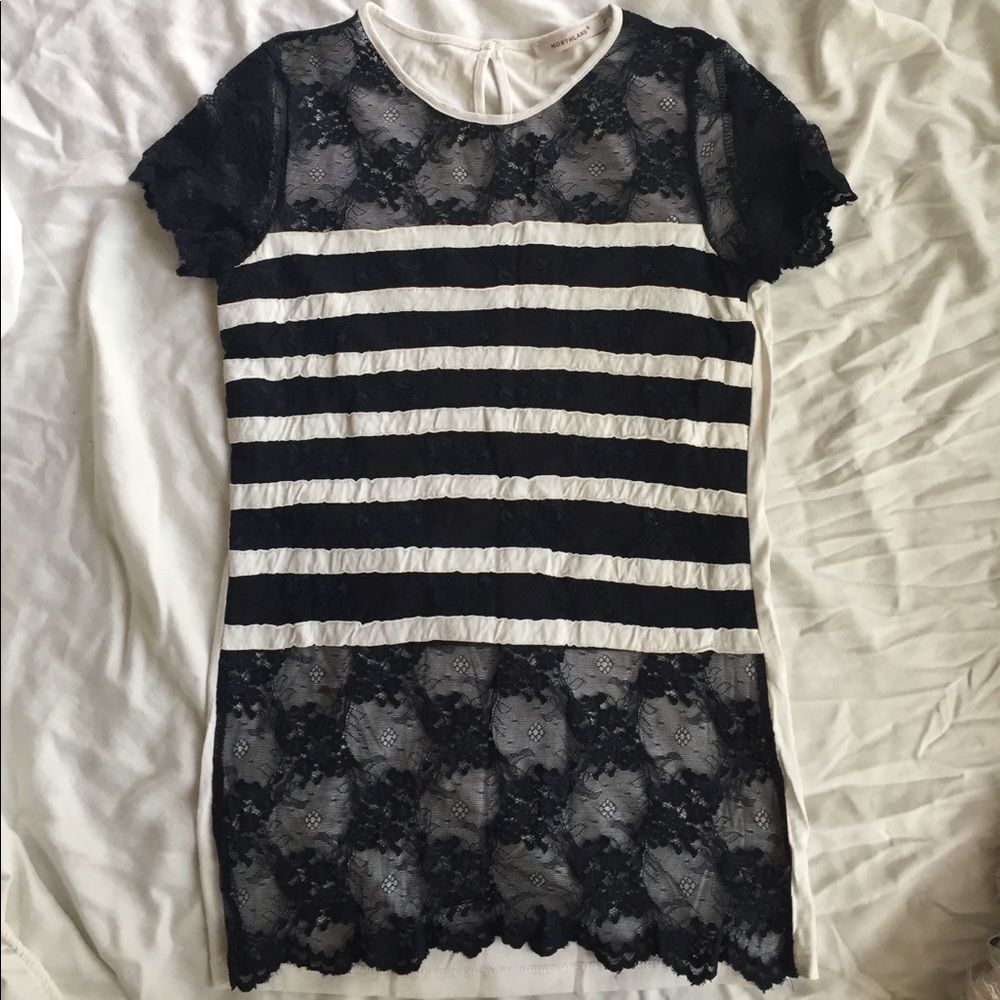 Northland- lace stripe top