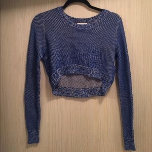 Cozy long sleeve crop top!