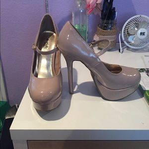 Nude/light pink leather stiletto heels