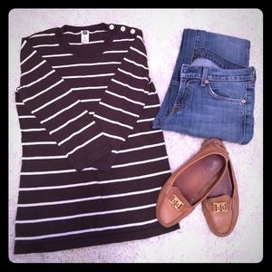 GAP Casual Classic Top ✅ Trades!