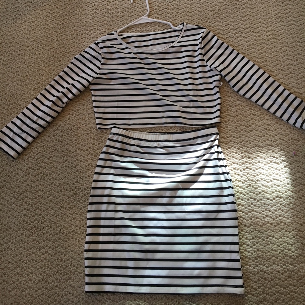 CROP TOP AND SKIRT SET