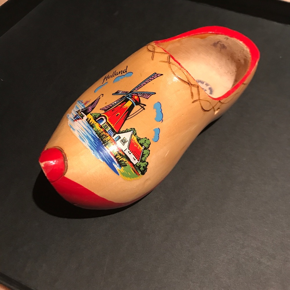 1 vintage hand carved and painted Dutch clog