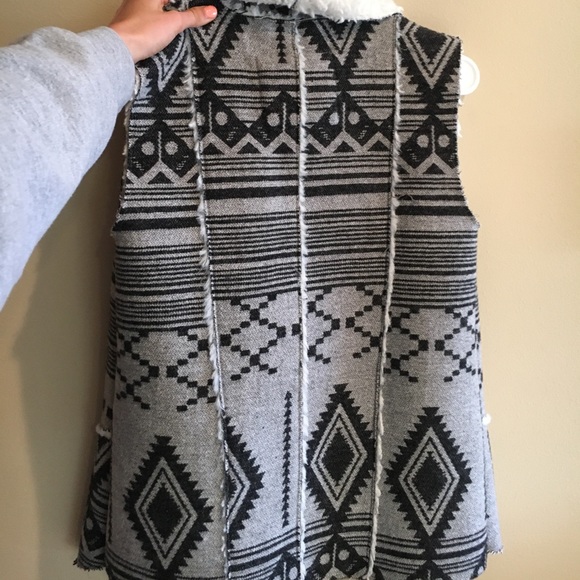 NEVER WORN VEST - Picture 2 of 2