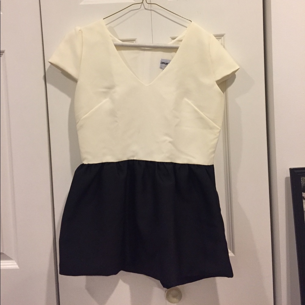 Beautiful Peplum with Bows NWOT