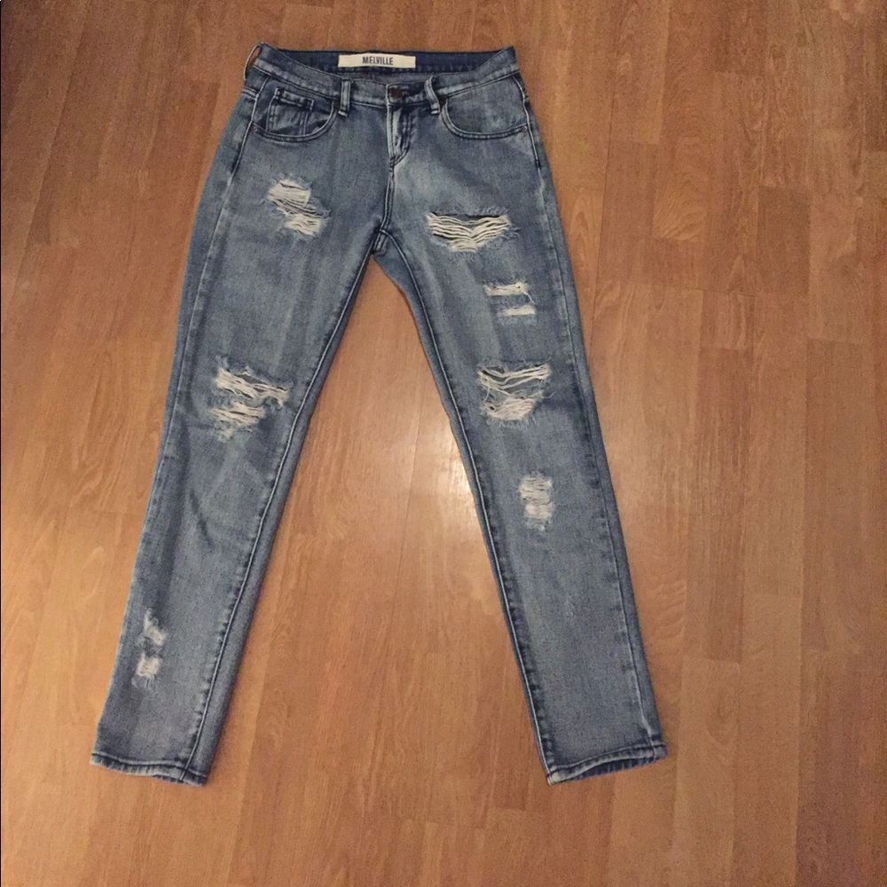 Brand Melville destroyed boyfriend jeans
