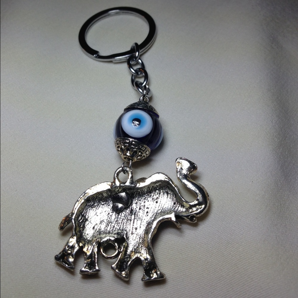 🎅FREE Key Chain Rhinestone Elephant w/$20purchase - Picture 3 of 3