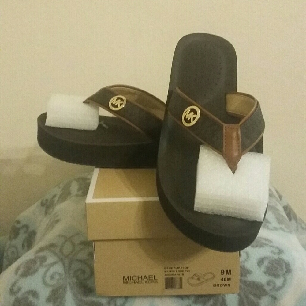 MICHAEL KORS  FLIP FLOP